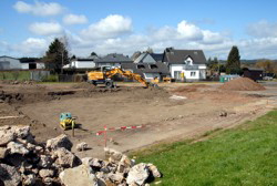 Seit 8 Uhr wird Lava eingebaut.