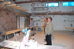 Die Garderobe ist ein bisschen gro geworden, oder . . .