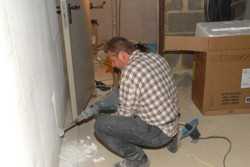 Winni stemmt sich einen Schlitz . . .