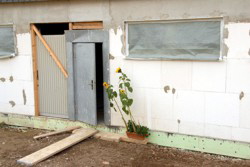 . . . Frau hat mich hier abgestellt, sie braucht mein Haus . . . 