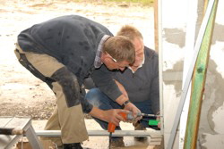 . . . egal wie, rein muss er . . .