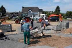 Ein Splitbett fr die Pflastersteine.