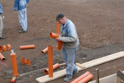 H. baut sich ein Alphorn.
