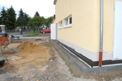 Heute Randsteine am Personaleingang gesetzt . . . 