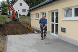 Karl-Heinz ist ein "Plasterfugenverflleinkehrer" . . .