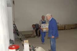 Einrumen . . . ausrumen . . . einrumen . . . ausrumen . . .