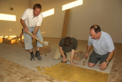 Andreas tanzt den Holzboden-Tanz . . . 