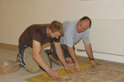 . . .  die Hnde immer schn an der Linie halten . . .