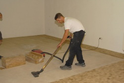 Hallo Mdels, hier seht ihr einen perfekter Hausmann . . . 