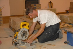 . . .  hat auch noch alle Finger . . .