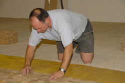 Von der Stirne hei, rinnen muss der Schwei.