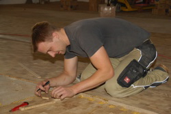 Sacha bastelt fr seine Liebste.