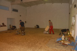 . . . um wieder in die "Staubhlle" einzutauchen. Heute schleifen Sascha, Sven, Rudi, Frank und Daniel.