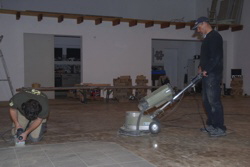 1935 Und immer wieder schleifen . . .