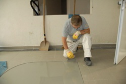 Eine weitere Schicht wird aufgetragen.