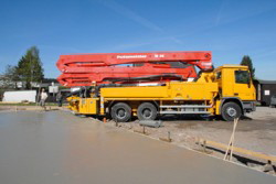 . . . eine Schubkarre Beton fehlt noch . . .