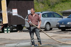 . . . na so was, kleine Babys nass spritzen . . .