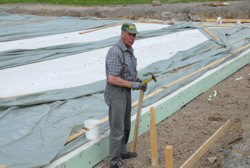 . . . dat hie os en janz drh Boustell . . .