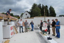 . . . und ich sage Euch, wenn wir hier Kirmes feiern knnen, gebe ich einen aus . . .