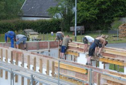 . . . immer von hinten . . . 