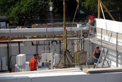 Seit gestern wird wieder gemauert.