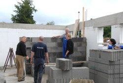 Noch drei Lagen, dann knnen wir Feierabend machen.