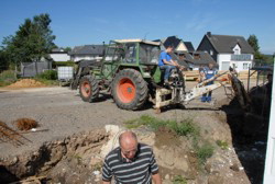 Gerstbaggerfahrer im Einsatz.