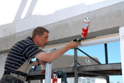 Und sollte etwas nicht dichte sein, schmiere eben etwas Schaum hinein . . .