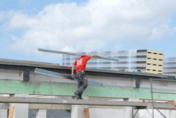 Zuleitung fr die Regensplmaschine wird verlegt.