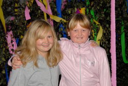 Zwei schne Mchen . . .