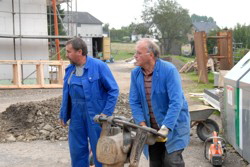 Adolef komm ens her . . . 