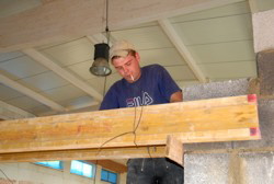 Ein neuer Blumenkasten fr die Brgerhalle . . .