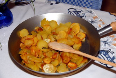 Knusprige Kstlichkeit, entdeckt 2010 in Blankenheimerdorf. Foto : Hejo Mies	   