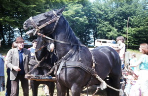 1984, Niko Stadtfeld und seine lebendigen "zwei PS" (Foto Hildegard Schmitz)