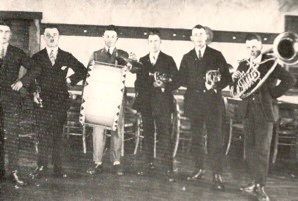 Die Musikkapelle Uedelhoven im Jahr 1927 (Repro J. Vossen)