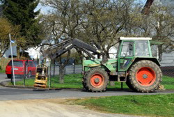 L. hat eine Rttelplatte organisiert.